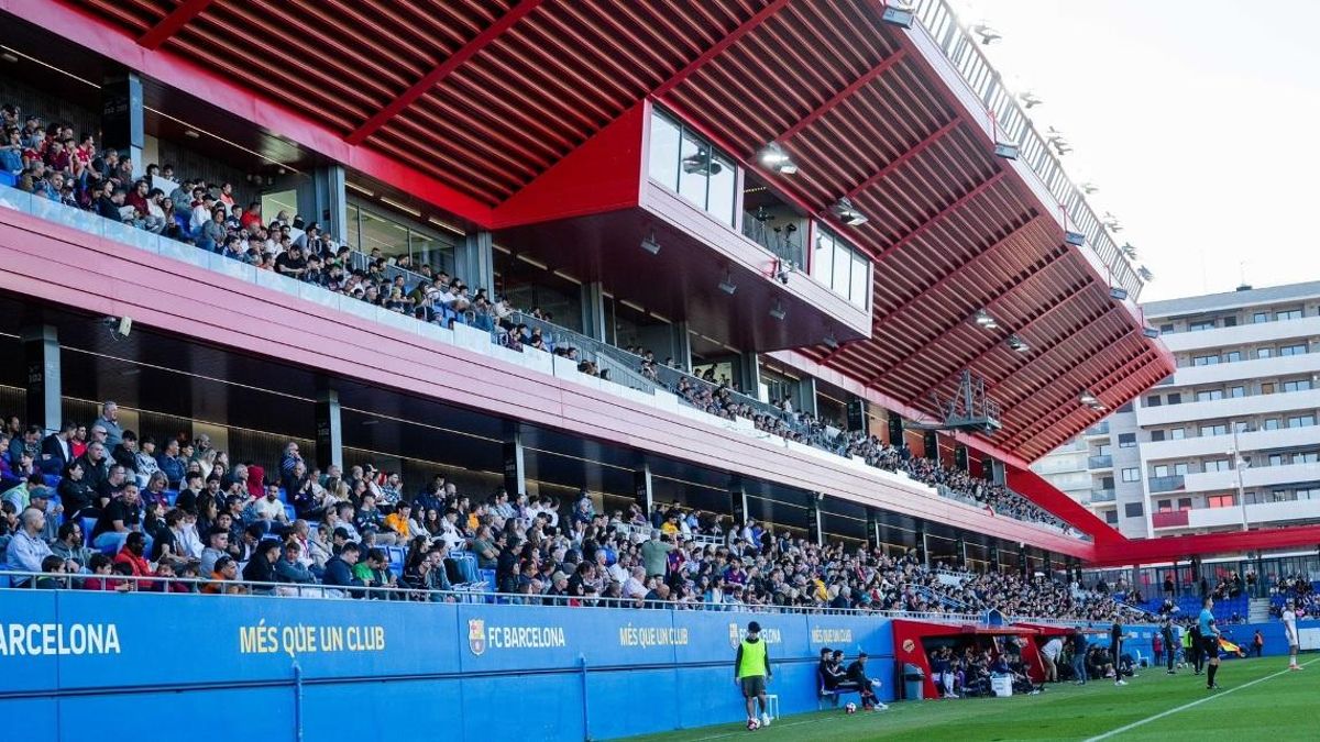 Panorámica de la grada del estadio Johan Cruyff.