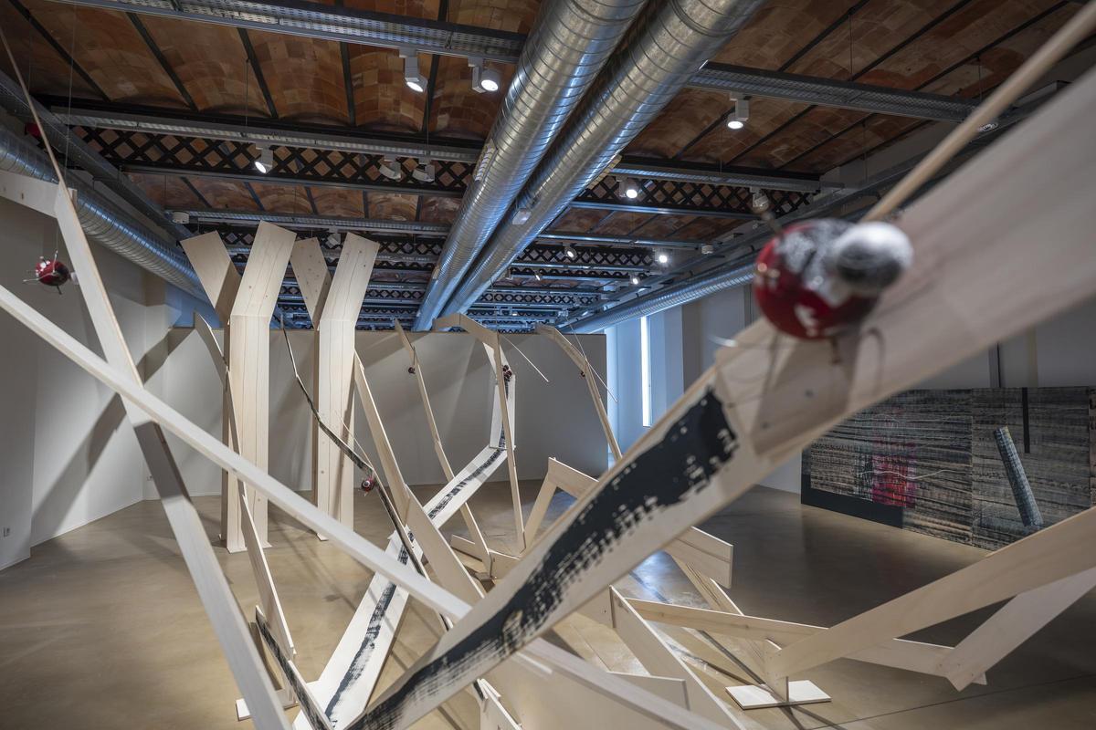 La instal·lació efímera d'Antoni Forcada al Museu Can Mario de Palafrugell.