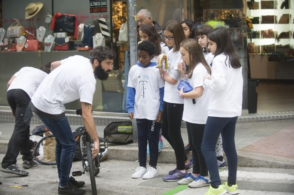 El concejal de Mobilidade Sostible, Daniel Díaz Grandío, visitó las actividades celebradas en la alcalde Marchesi.