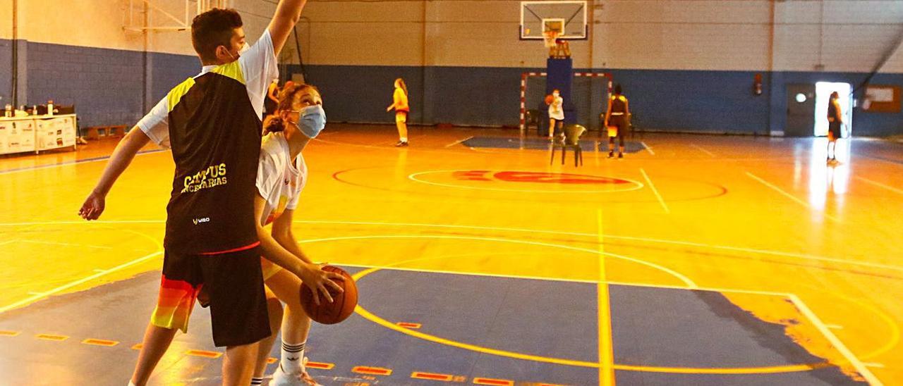 Interior del pabellón de Fontecarmoa durante un partido de baloncesto. |   // IÑAKI ABELLA