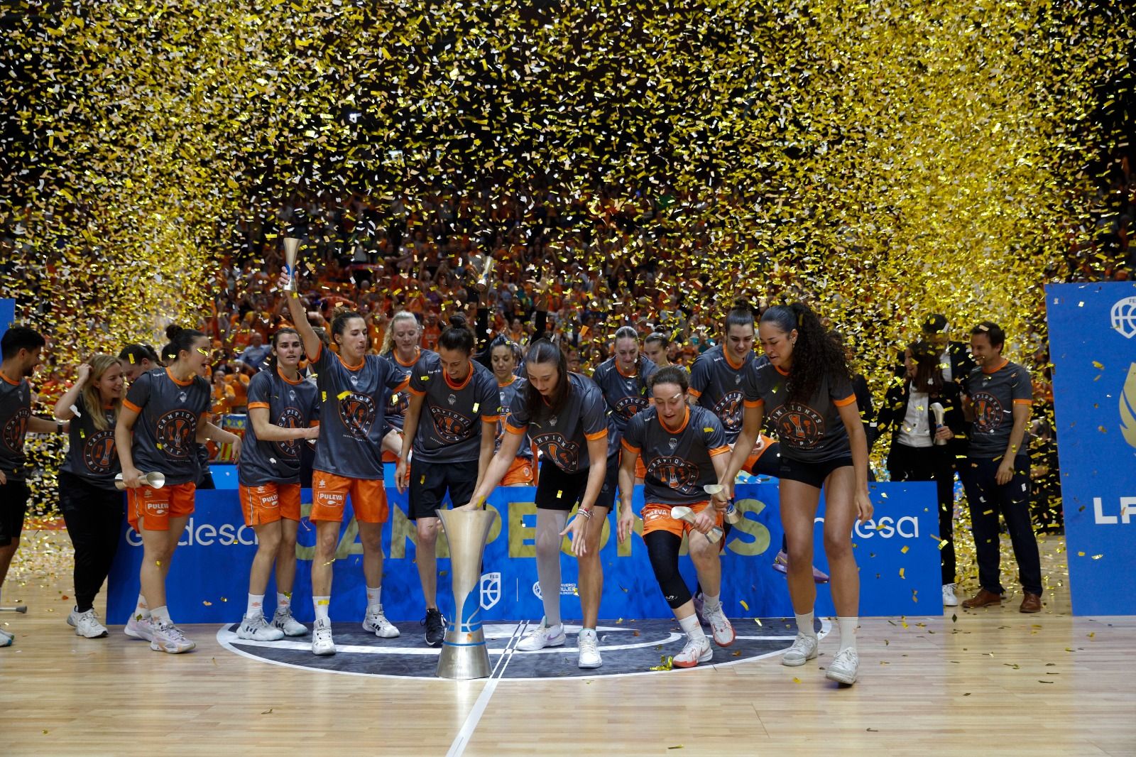 Celebración del título de Liga del Valencia Basket