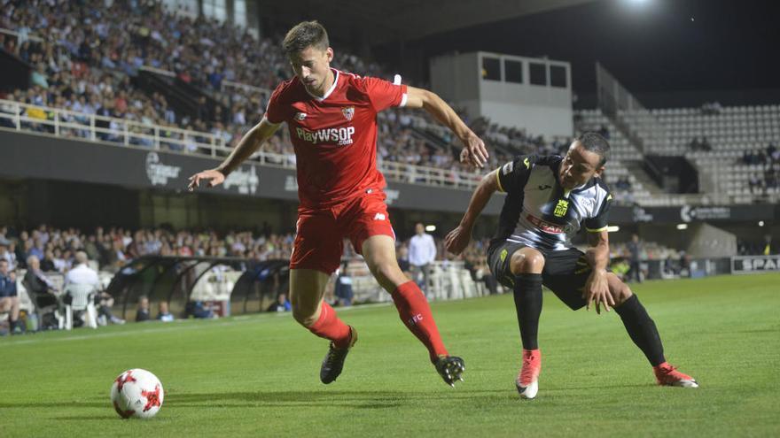 Álvaro González en el partido ante el Sevilla en la Copa del Rey. Fue uno de sus últimos encuentros con la elástica albinegra.