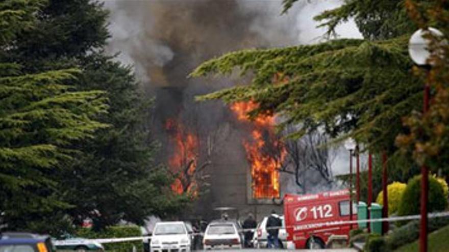 Un coche bomba provoca 21 heridos leves en la Universidad de Navarra