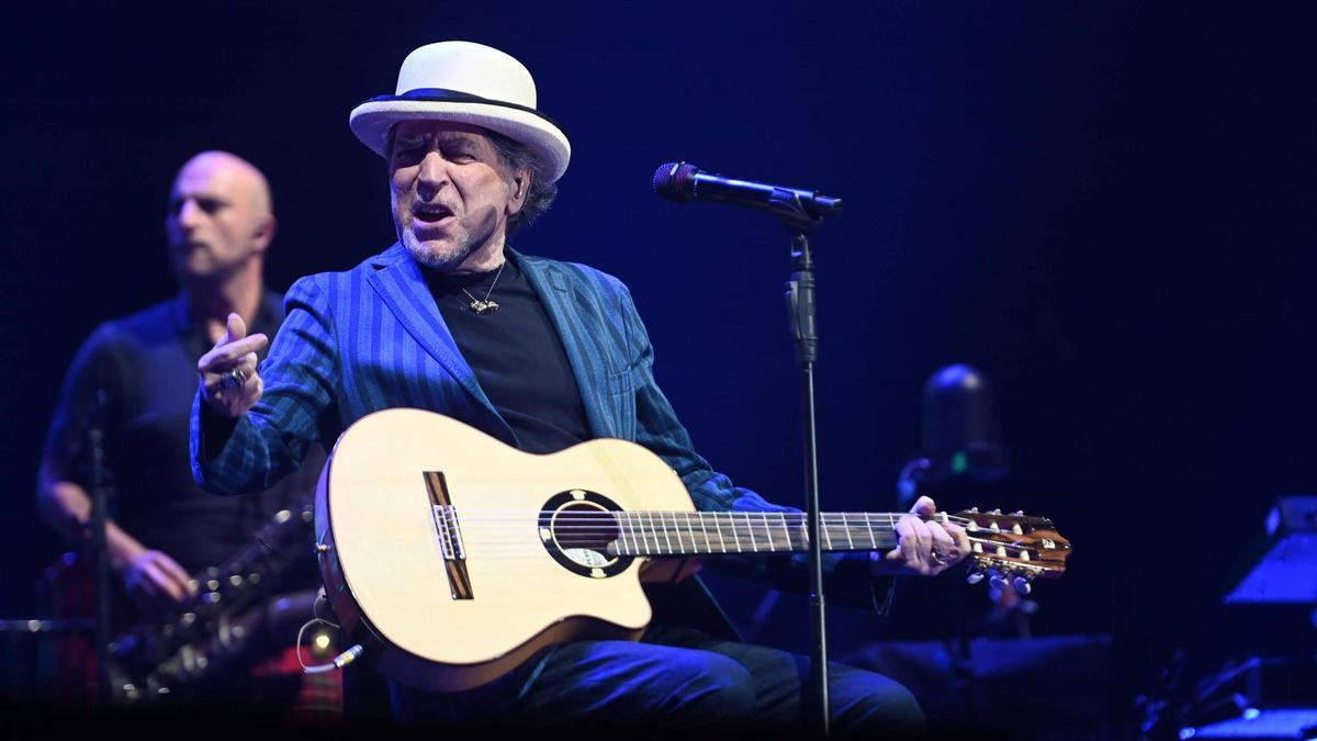 Joaquín Sabina en concierto en el Palau Sant Jordi de su anterior gira Contra todo pronóstico 2023.