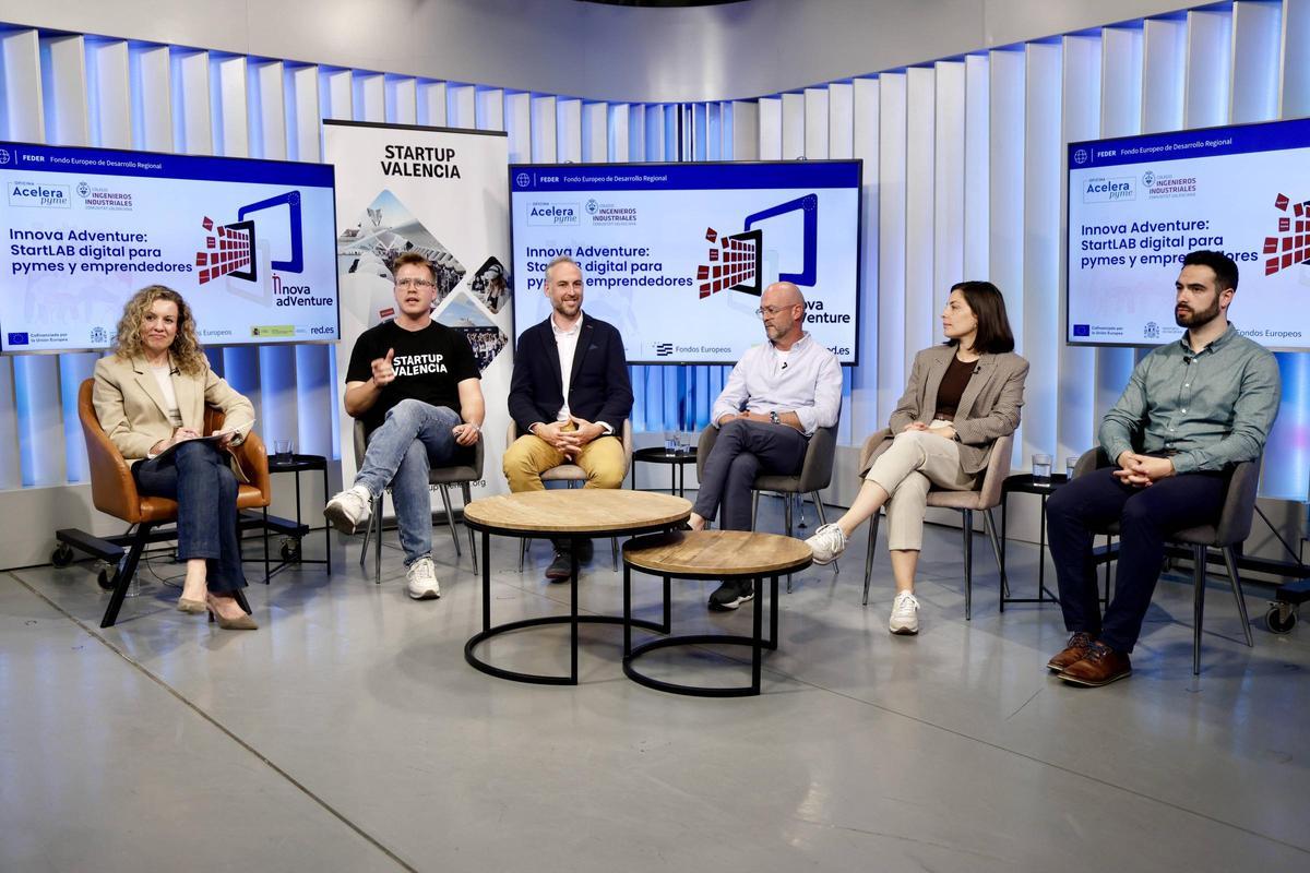 Silvia Tomás, directora de Relaciones Institucionales de Prensa Ibérica, junto a los ponentes del quinto Summit: Andrés Soler, Jordi Oliver, Orfeo Balboa, Lucía Calabria y Miguel Ángel Díez.