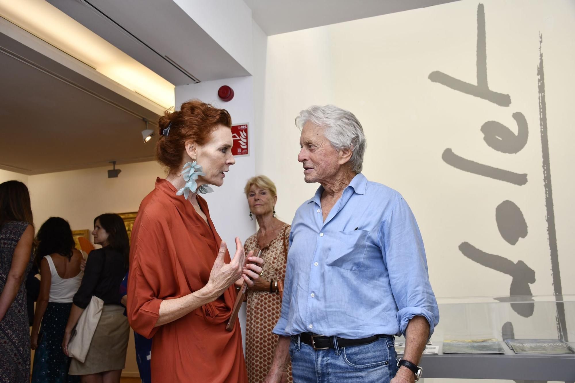 Vernissage mit Hollywood-Star: Michael Douglas bei der Vernissage von Vater und Tochter Zupan auf Mallorca
