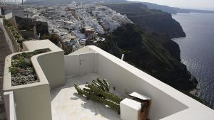 Santorini, una isla fantasma por la salida de residentes y turistas debido a los seísmos