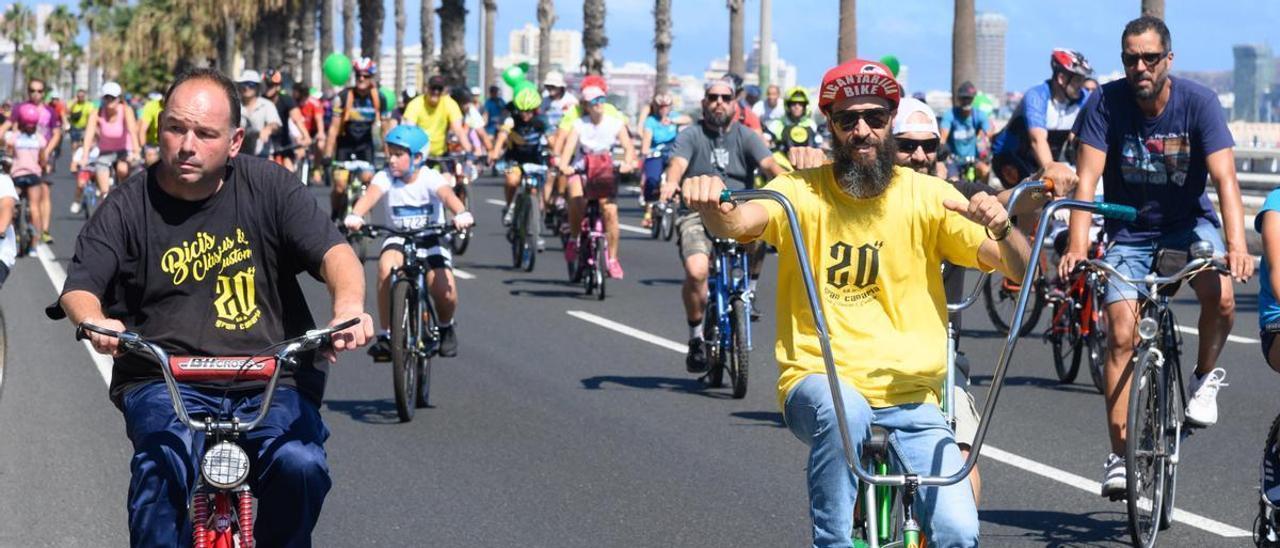 Varios participantes de una edición anterior de la ‘Fiesta de la bici’.