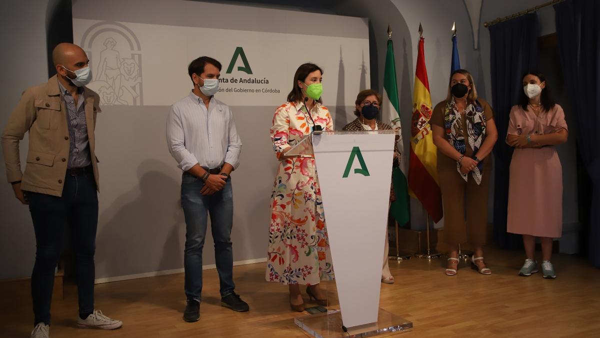 La delegada de Cultura y Patrimonio Cristina Casanueva junto a los alcaldes y concejales de Cabra, Villanueva de Córdoba, La Rambla y Priego de Córdoba