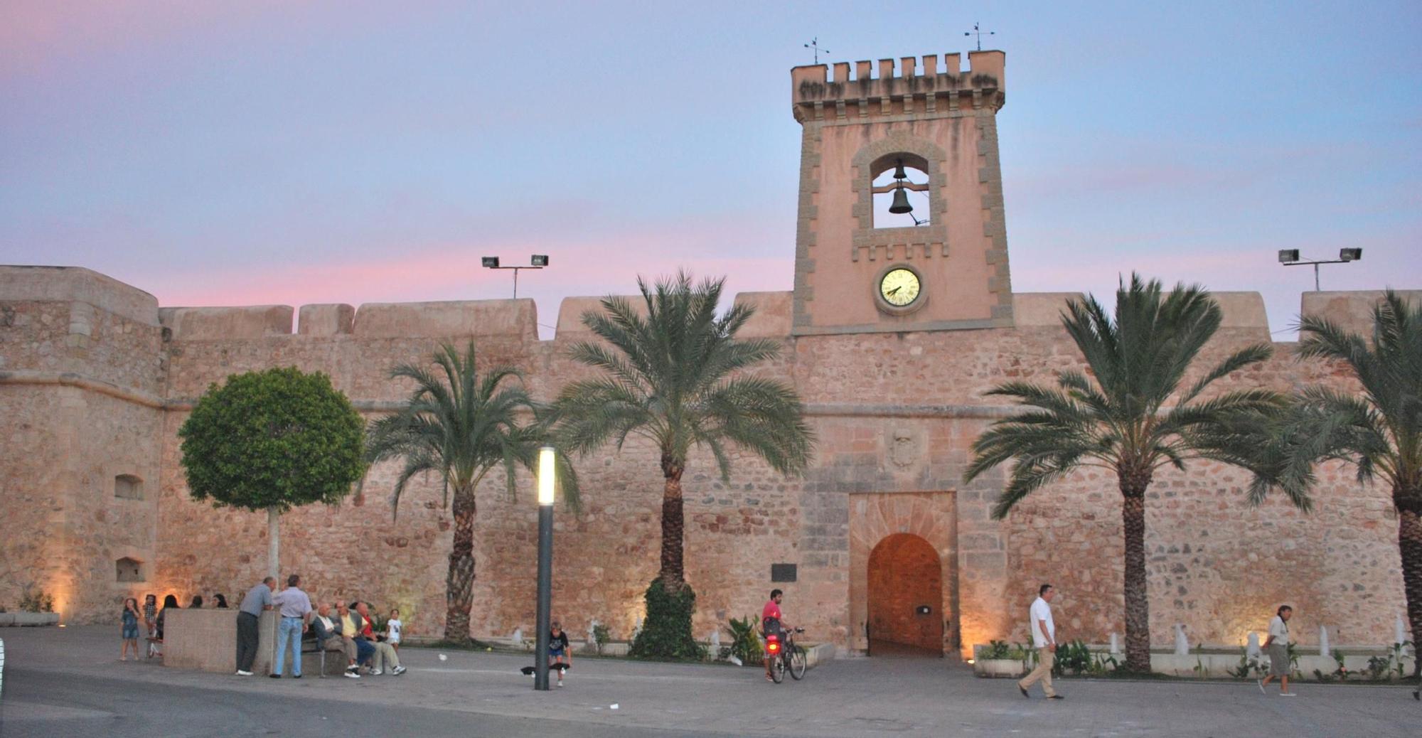 La zona alta del Cabo de Santa Pola es uno de los puntos más visitados de la Costa Blanca.