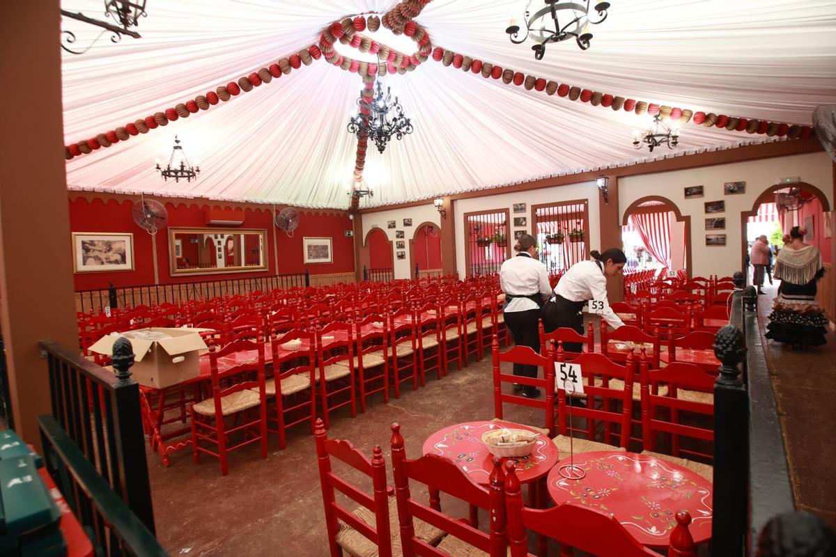 Interior de una caseta de la Feria de abril de Sevilla. A 07 de mayo de 2025, en Sevilla (Andalucía, España). Ambiente en el Real de la Feria de Abril de Sevilla. 07 MAYO 2025 Rocío Ruz / Europa Press 07/05/2025. Rocío Ruz;category_code_new;
