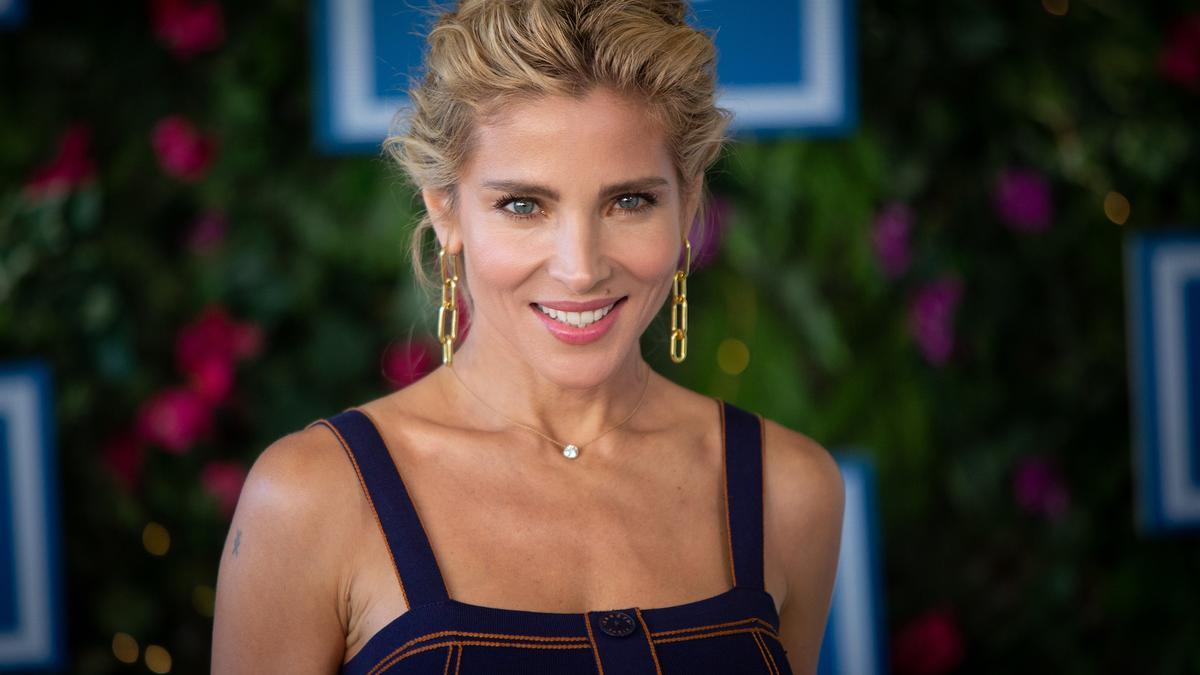 Elsa Pataky deslumbra con falda metalizada de Sfera y jersey de Tintoretto, por menos de 100 euros