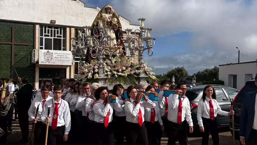 Así fue la coronación canónica de la Virgen del Rosario, patrona de Alcuéscar