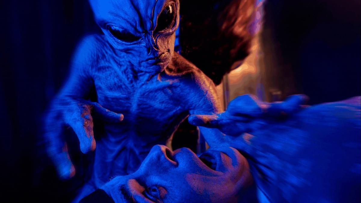Imagen promocional de Exxxtraterrestre.