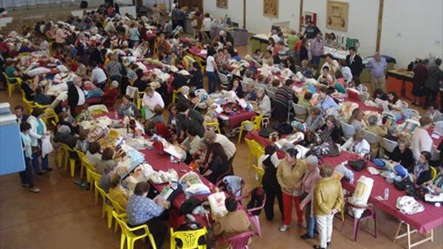 Un encuentro reúne a doscientas encajeras de Córdoba y Ciudad Real