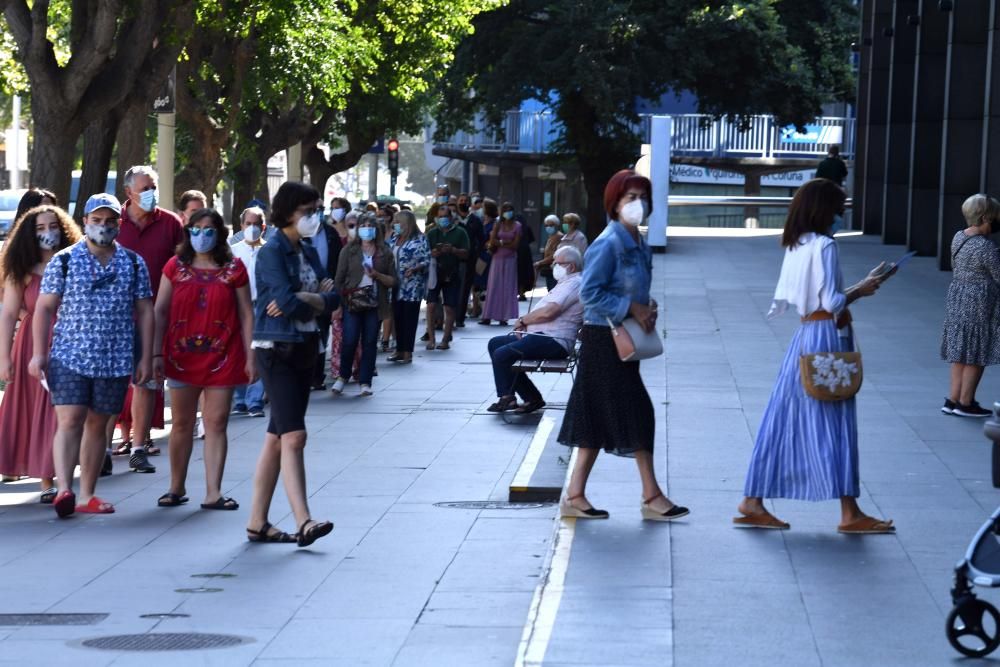 Colas en los colegios electorales de A Coruña