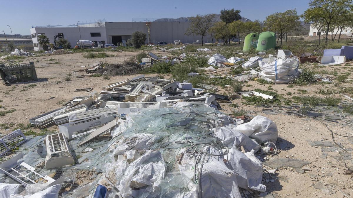 Alicante controlará con cámaras los escombros en polígonos industriales