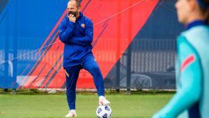 Les jugadores del Barça mostren el descontentament amb Lluís Cortés