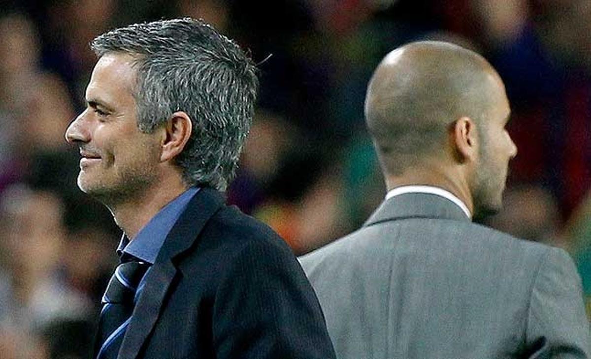 Estils oposats. Mourinho, d’esquena a Guardiola, somriu durant el Barça-Inter d’aquest any. El conjunt blaugrana va guanyar el partit (1-0), però els italians van superar l’eliminatòria per la diferència de gols més elevada en la seva victòria a Milà (3-1).