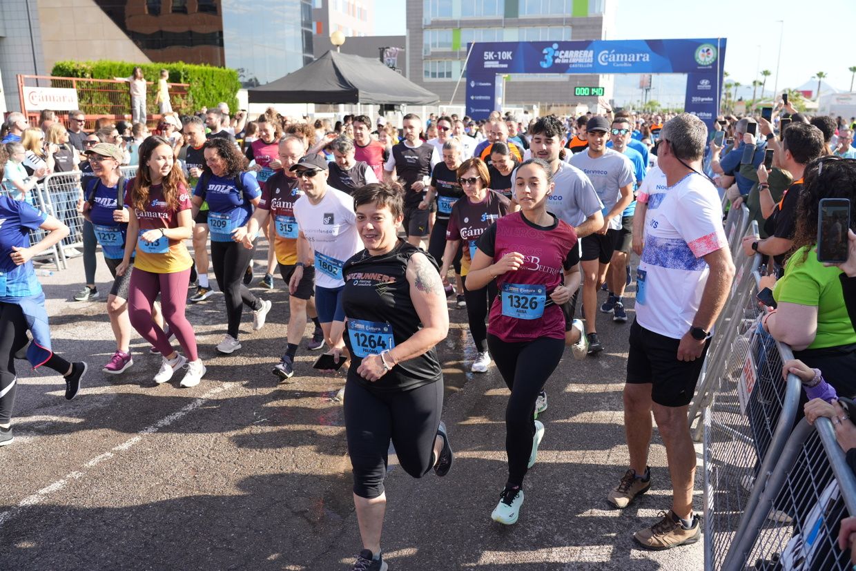 Búscate en las fotos de la Carrera de las Empresas en Castellón