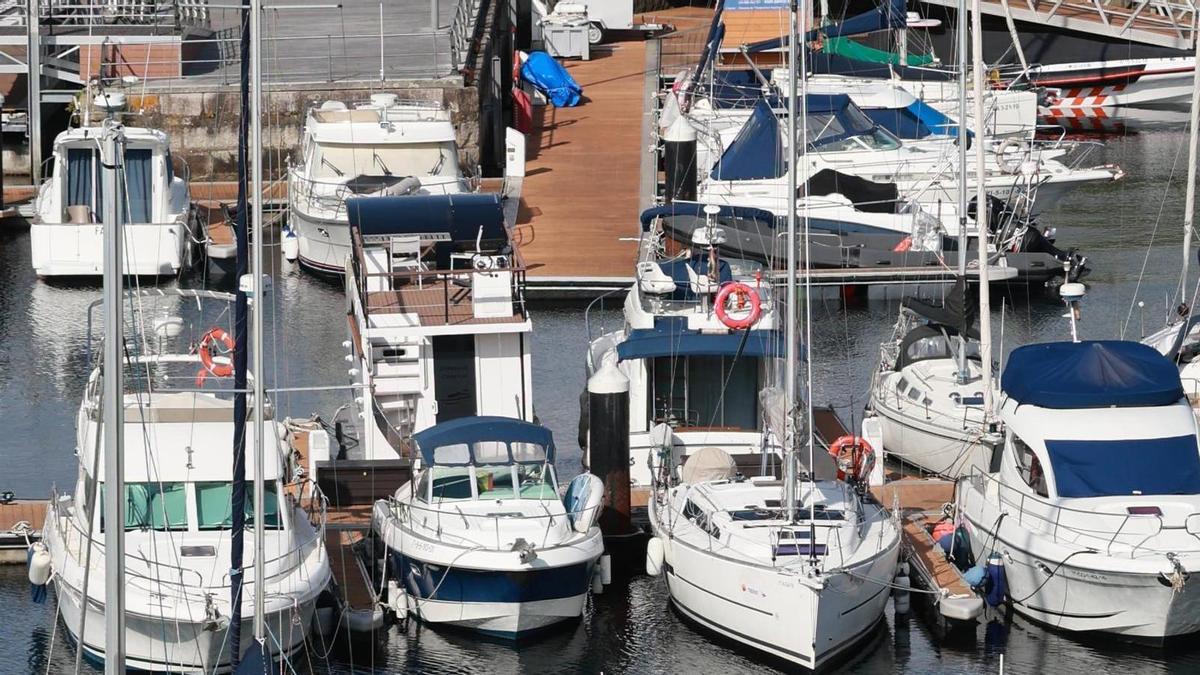 Embarcaciones en las dársenas de puerto de Vigo, en una imagen general.