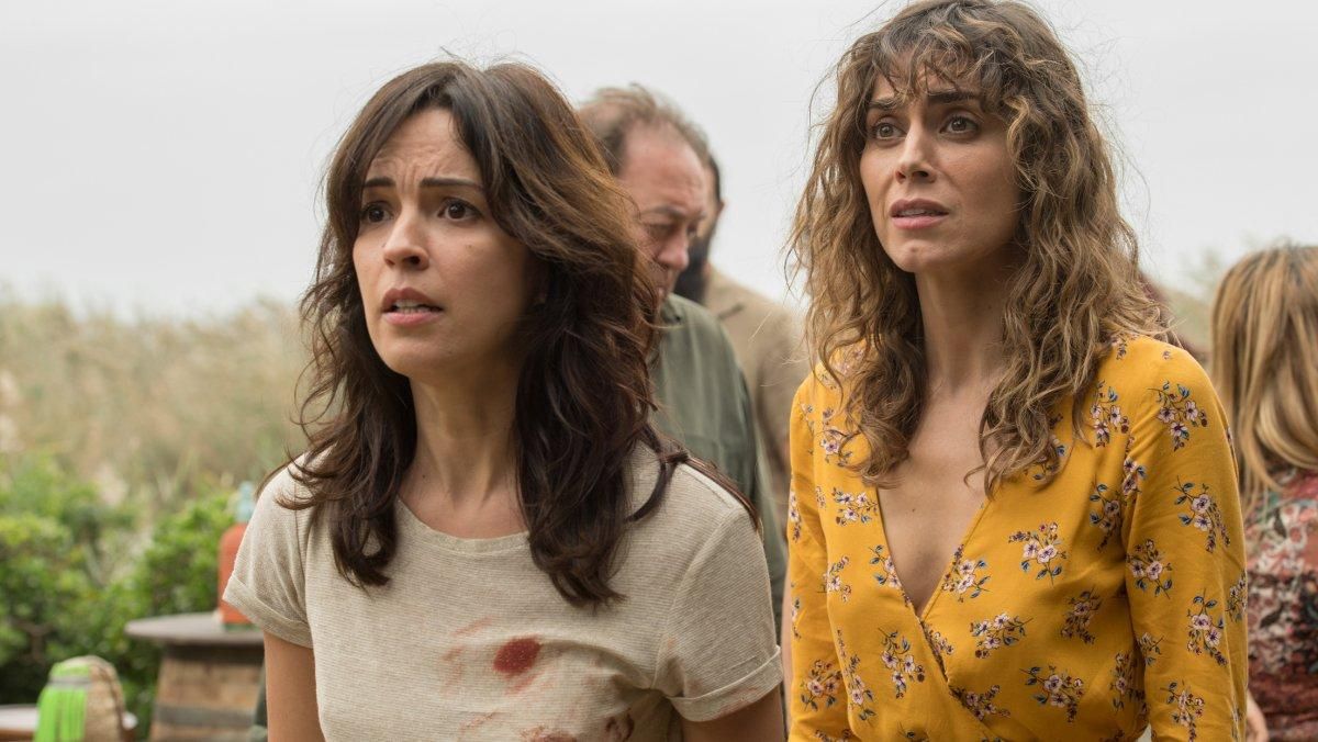 Verónica Sánchez e Irene Arcos, en 'El embarcadero'.