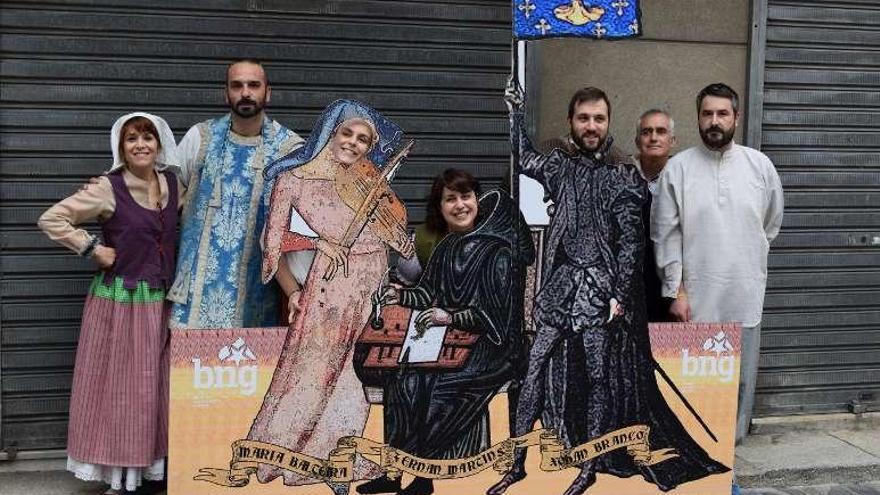 &#039;Photocall&#039; reivindicativo del BNG en el arranque de la Feria Medieval