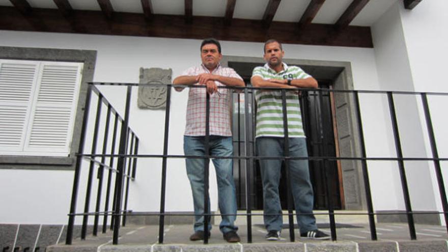 José Antonio Peñate, presidente del Valsequillo, y Samuel, entrenador del equipo cadete, en la Federación de Fútbol. | v.r.g.