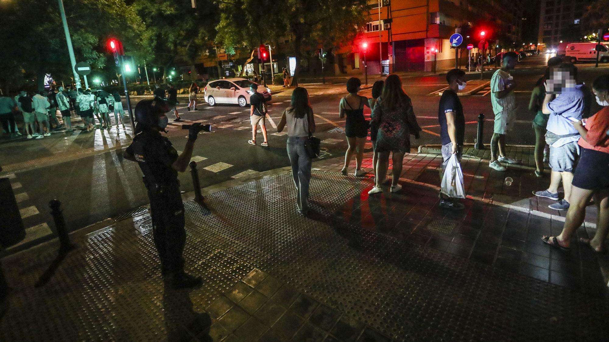 Controles antibotellón en València y cierre del ocio a las 00.00 horas