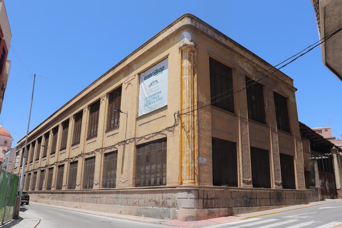 Fachada de la antigua Fábrica Universal que la Cooperativa Eléctrica compró en 2017 para usos sociales