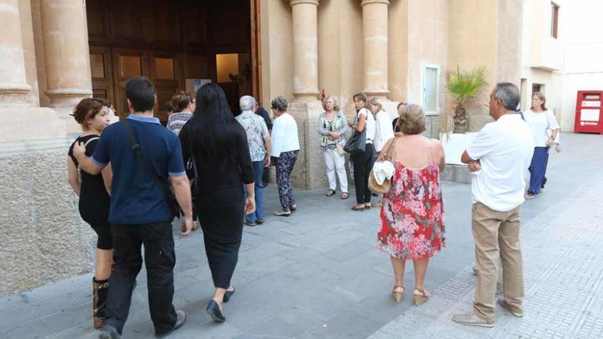 Multitudinario homenaje a Ada Benítez en la iglesia de Santa Creu