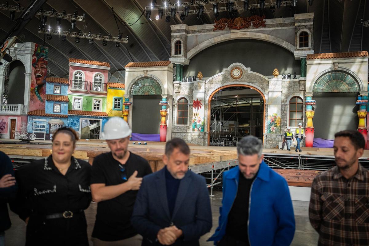 El escenario del Carnaval de Santa Cruz de Tenerife, casi a punto.