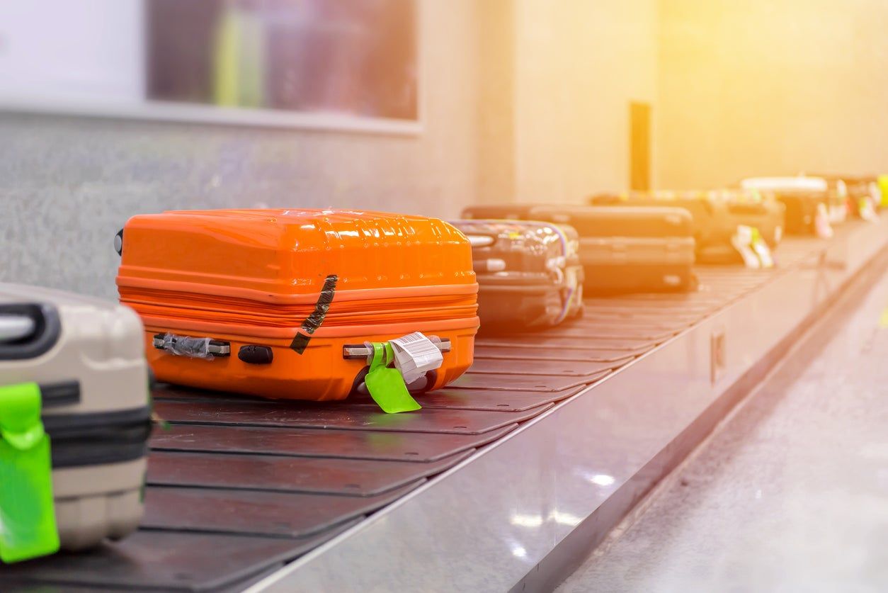 Olvídate de maletas en el aeropuerto. Bag on Board, el nuevo servicio de  Iberia, recoge tu equipaje en casa y la factura por ti - Viajar