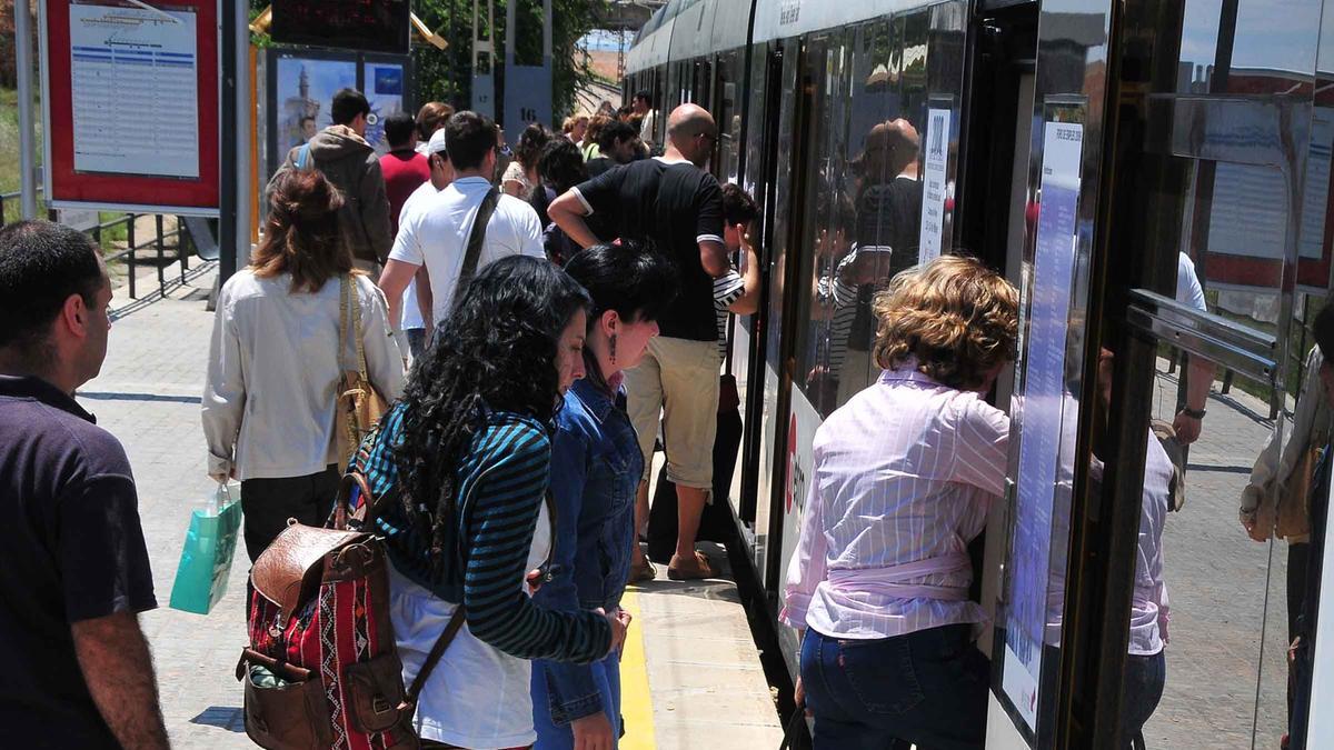 El objetivo por parte de la Generalitat es promover hábitos de movilidad para toda la sociedad y recordar que el transporte público es un medio totalmente seguro.