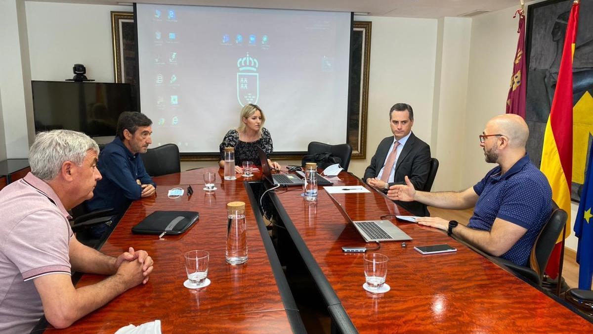 La consejera de Empresa, Industria y Portavocía, Ana Martínez Vidal, durante el encuentro de Calzia.