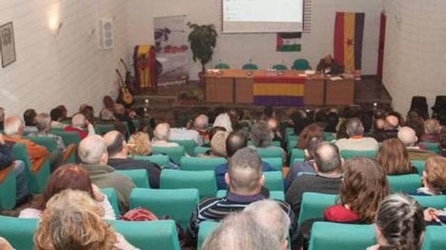 Acto celebrado ayer en homenaje al escritor y periodista Enrique Cerdán Tato.