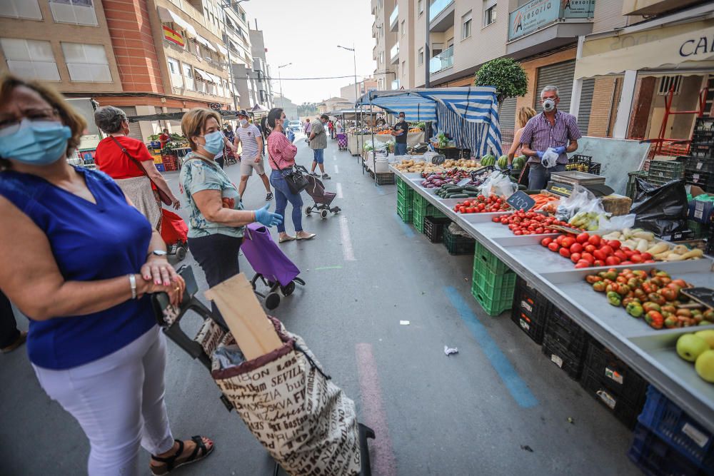 Control de temperatura en el mercadillo de Callosa de Segura por parte de la Policía Local