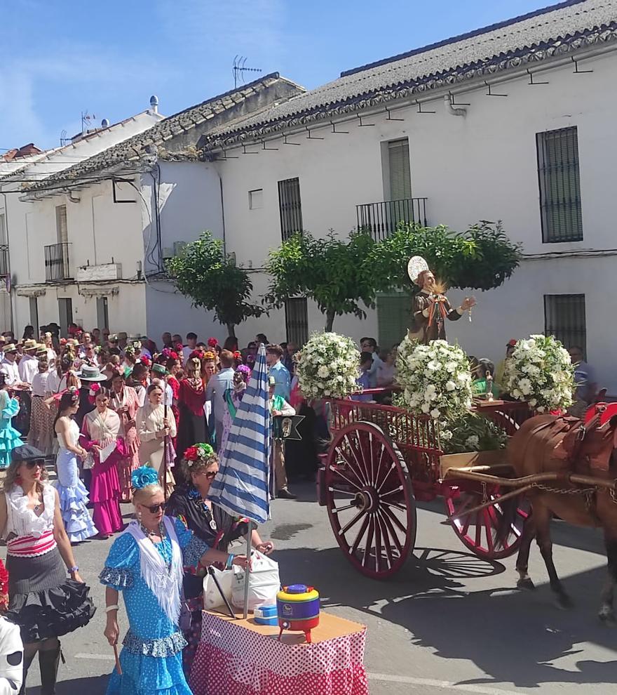 Miles de personas viven la romería de San Isidro en Bujalance