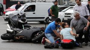 Imagen de archivo de un accidente de moto en Barcelona.