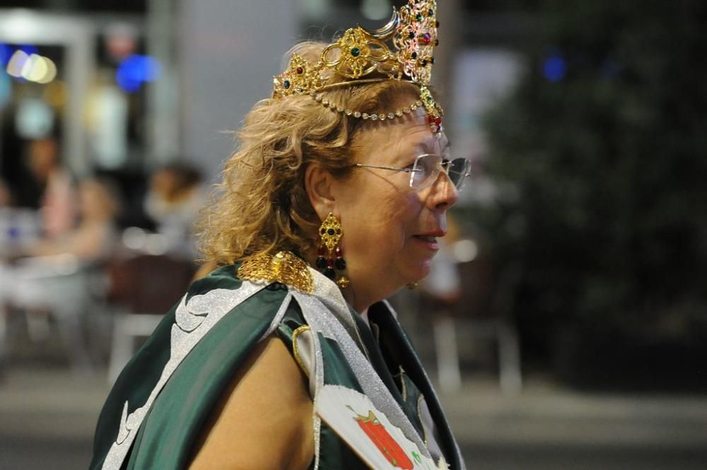 Desfile de Moros y Cristianos por las calles de Mu