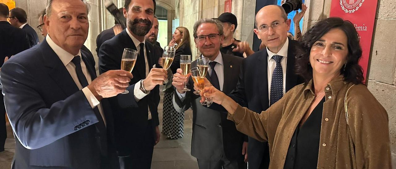 Jordi Sorli, el conseller Roger Torrent, el exconseller Jaume Giró, el director general de Sorli, y Anna Sorli.