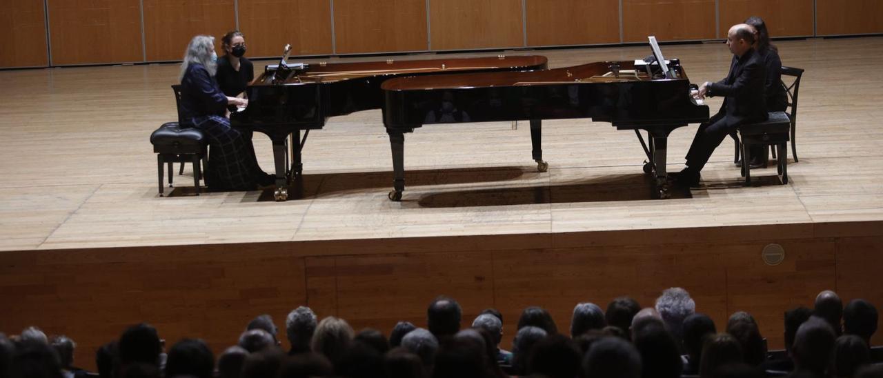 Martha Argerich y Nelson Goerner, anoche, en el Auditorio. | Miki López