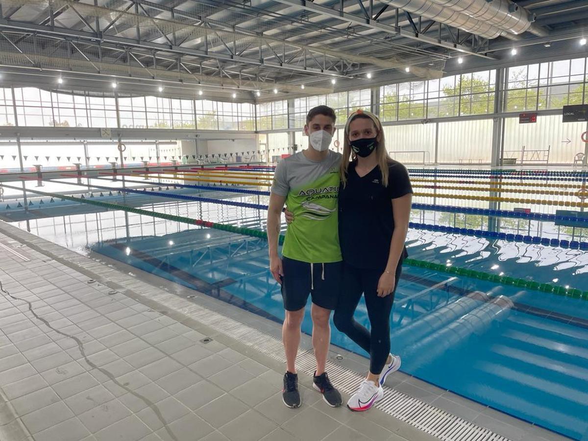 Sergio Martos y Laura Mengó, pareja unida por su pasión por la natación.