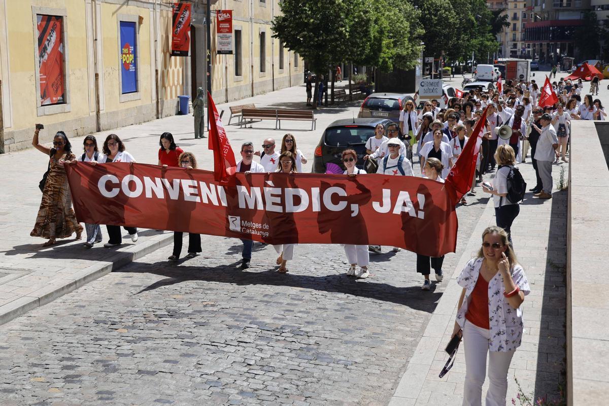 Les imatges de la protesta dels metges a Girona