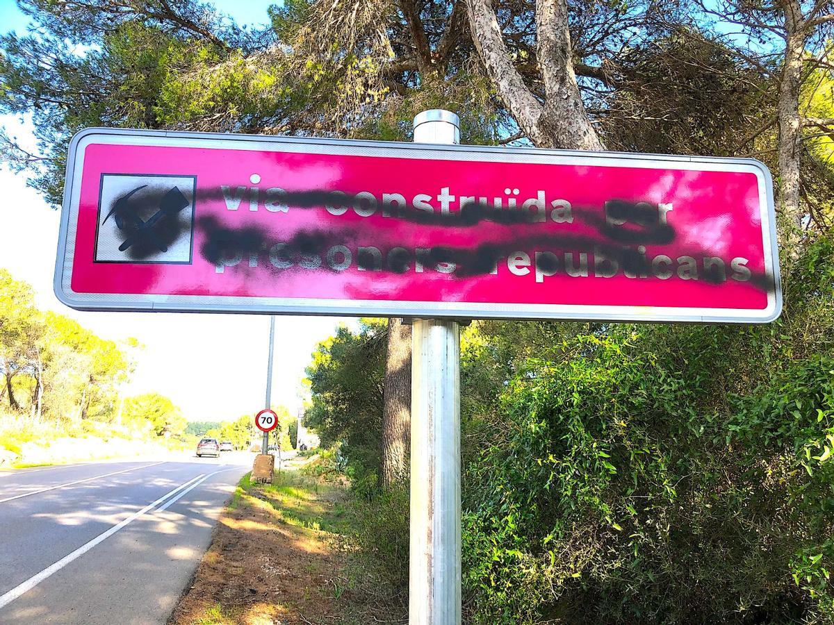 Memoria histórica: Aparecen pintadas más señales de carreteras construidas por presos republicanos