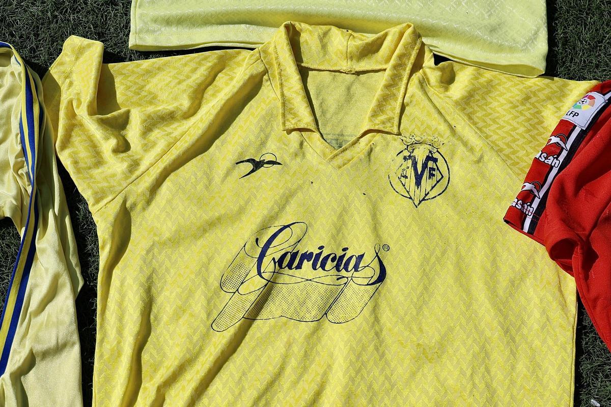 Galería | Las mejores imágenes de la espectacular colección de camisetas retro del Villarreal de Josep Cabrera