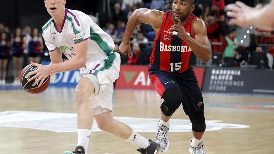 El Baskonia supera al Unicaja a base de triples