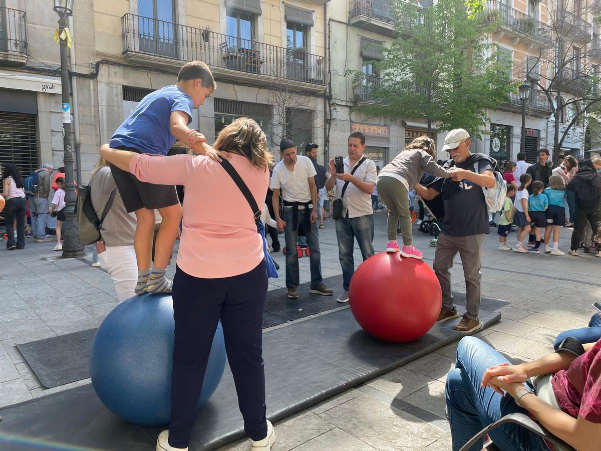 Diumenge de circ i música a la Rambla per les Festes de Primavera