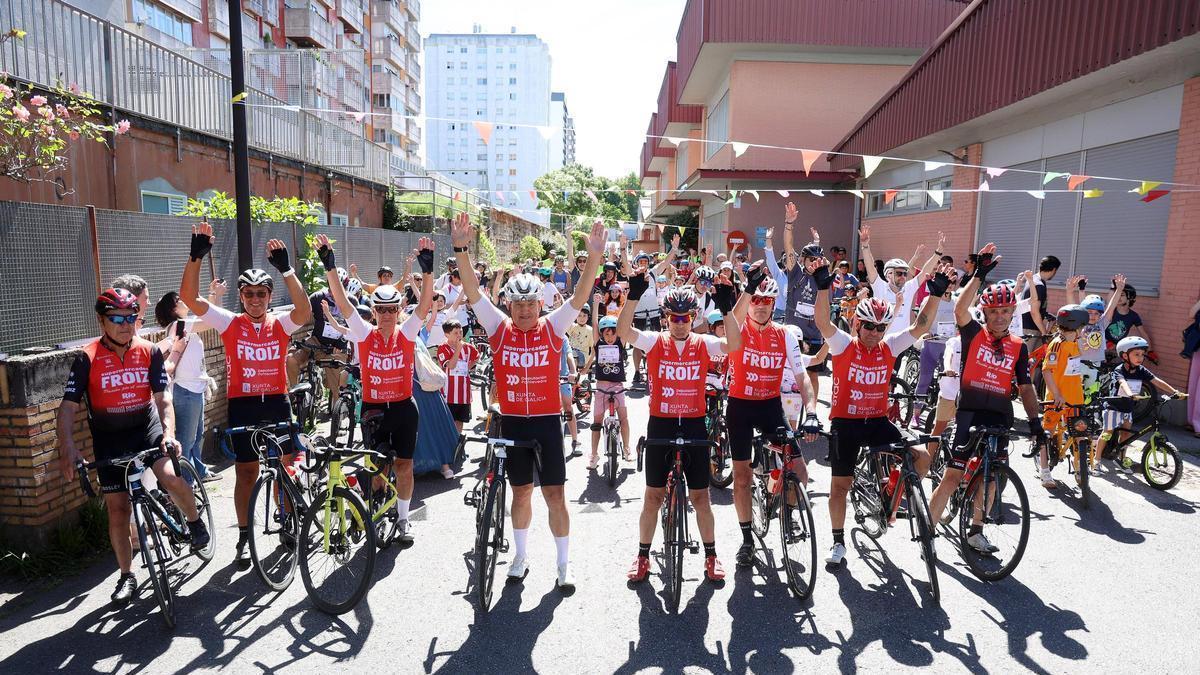 La XXI Pedalada de Campolongo llena de bicicletas las calles de Pontevedra