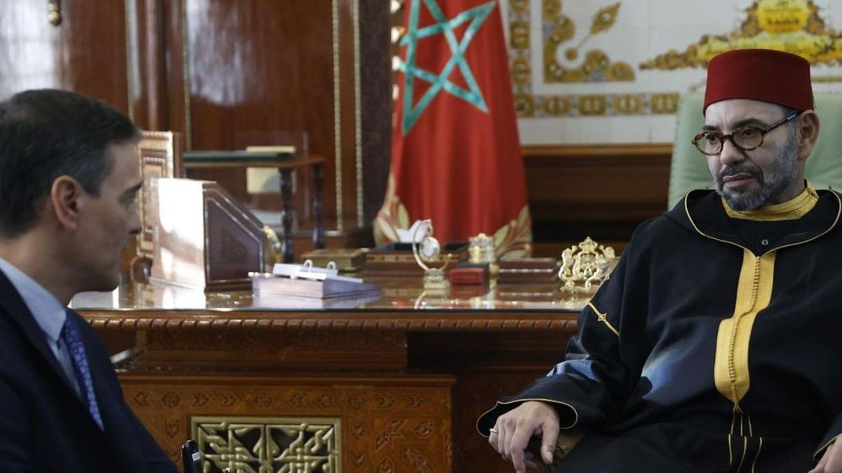 Recepción del rey Mohamed IV al presidente Pedro Sánchez, anoche, en el Palacio Real de Rabat.